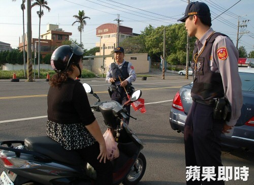 警員若無法證明被攔查者有酒後駕駛車輛之行為，被攔查者可拒絕實施酒測。資料照片