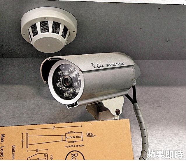 鄰居在樓梯間裝監視器，角度不慎恐侵害他人隱私權。資料照片
